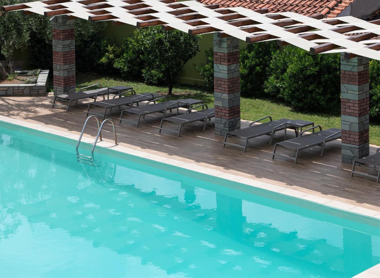Sunday Resort Gerakini Exterior photo
