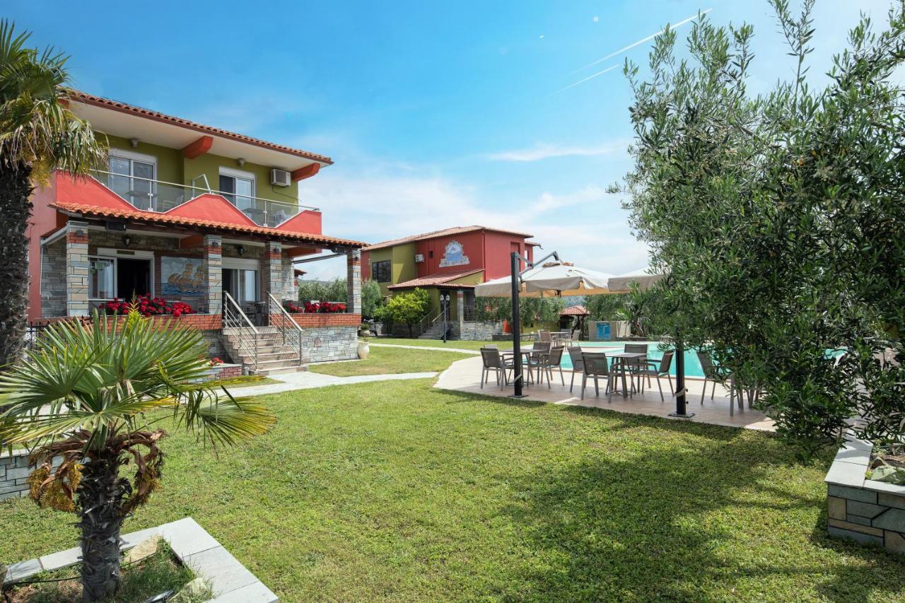 Sunday Resort Gerakini Exterior photo