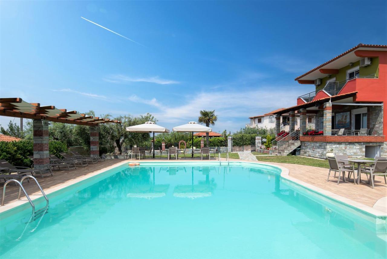 Sunday Resort Gerakini Exterior photo