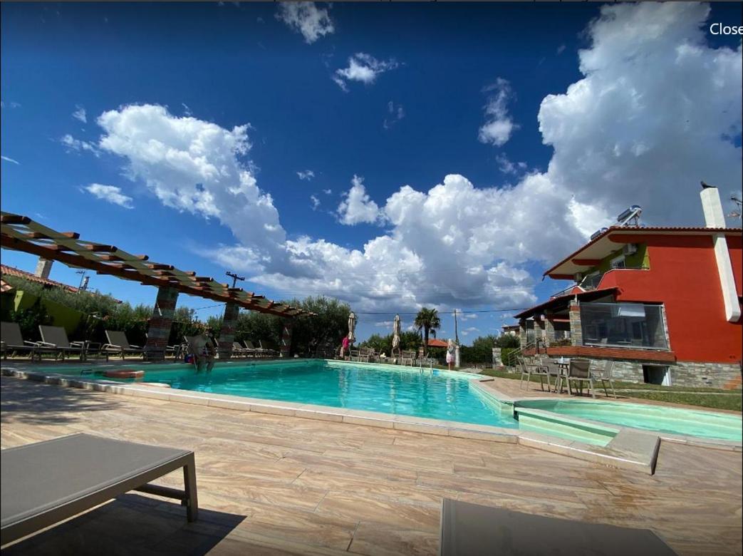 Sunday Resort Gerakini Exterior photo